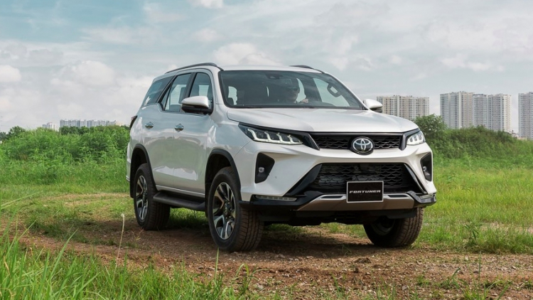 Tài chính hơn 1 tỉ, có nên mua Toyota Fortuner 2021 Legender?
