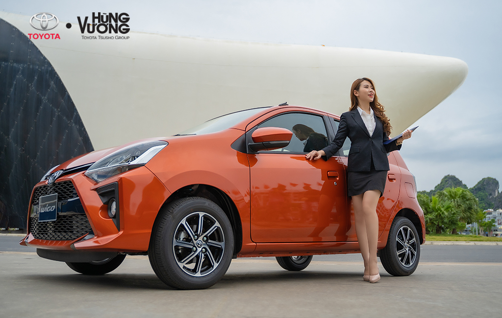 Toyota Wigo 2021 - Xe đi trong phố giông tố ở ngoài