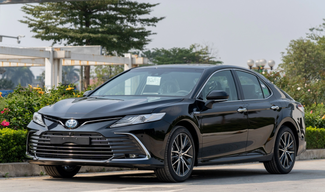 Chi tiết Toyota Camry 2.5HV 2022 tại Việt Nam