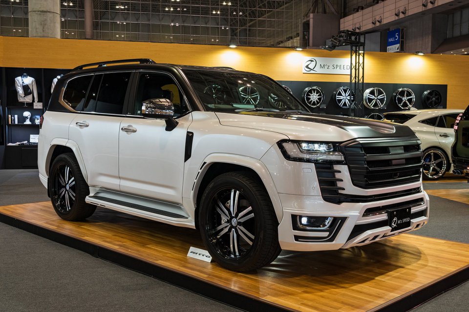 Toyota Land Cruiser hầm hố với gói độ thể thao