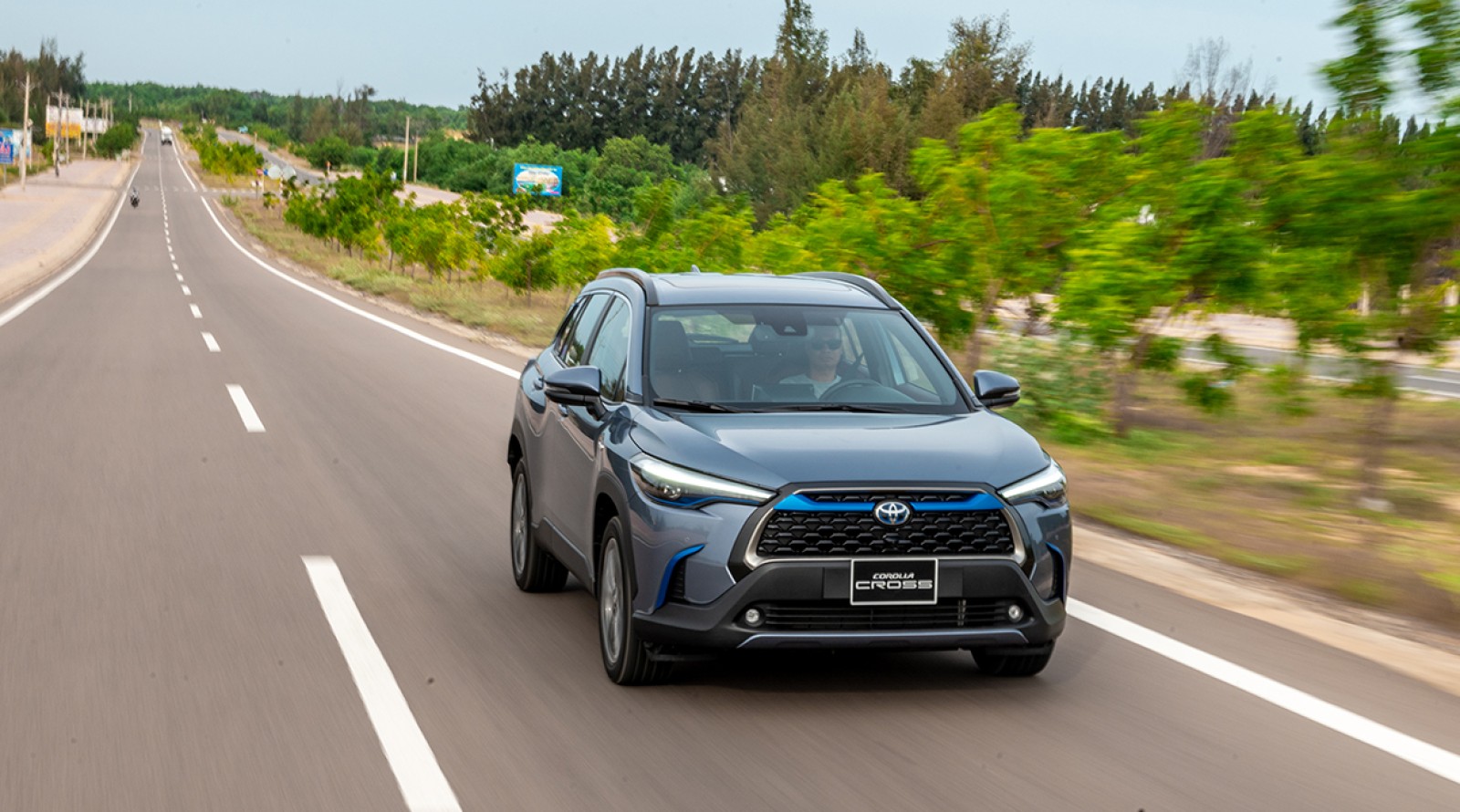 Kỹ năng lái xe an toàn khi đi cạnh xe lớn