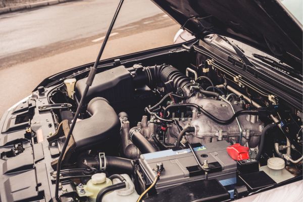 Có nên mở nắp ca-pô xe ô tô ngay sau xe vận hành suốt quãng đường dài?