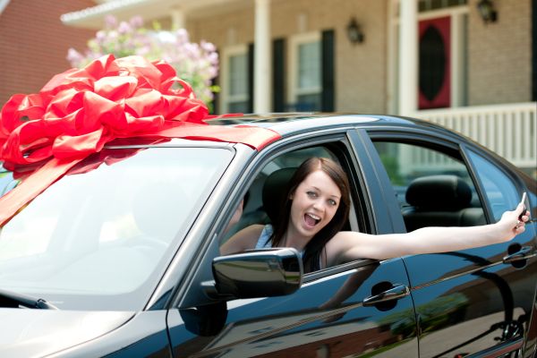 Mẫu lời chúc mua xe ô tô mới cực hay 2023 bạn nên biết