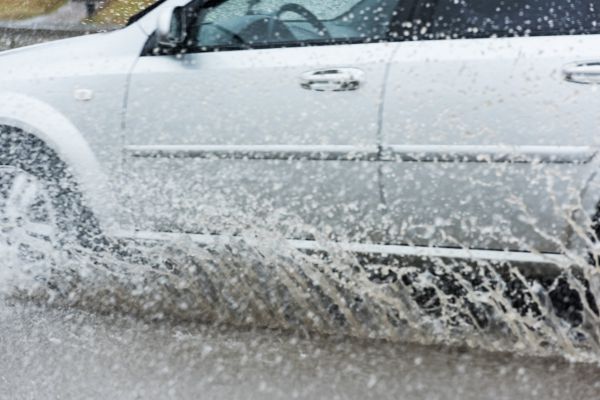 Kinh nghiệm xử lý ô tô bị thủy kích khi mùa mưa sắp tới