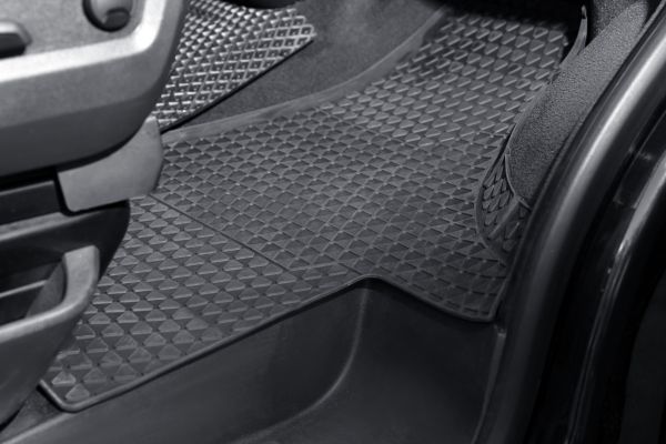 Nâng cao trải nghiệm lái xe qua 5 lợi ích bất ngờ của thảm lót sàn ô tô