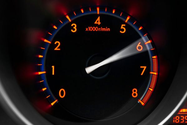 Giải đáp thắc mắc: 1 lít xăng ô tô đi được bao nhiêu km?