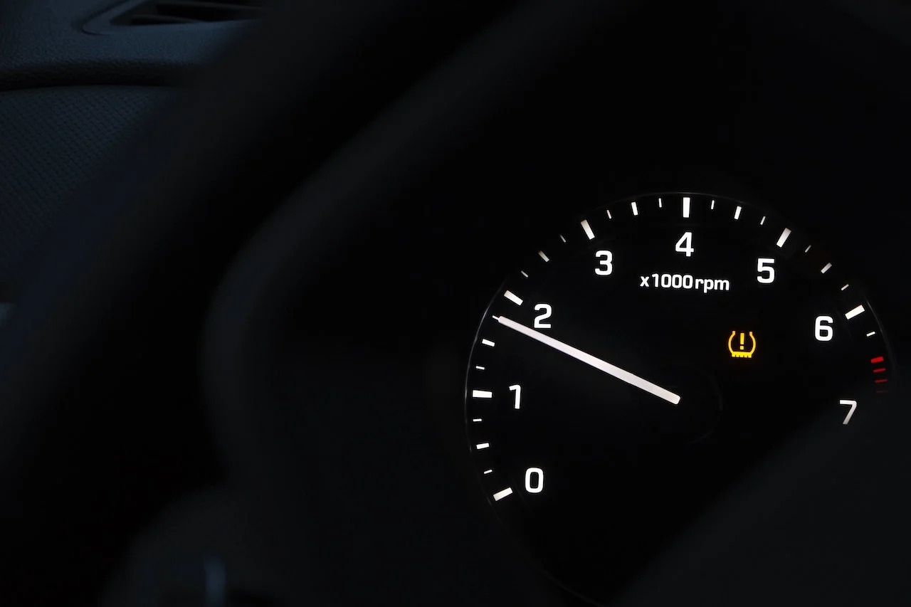 Khi xe chạy bình thường thì vòng tua máy lý tưởng sẽ thay đổi tùy theo cấp số trên xe